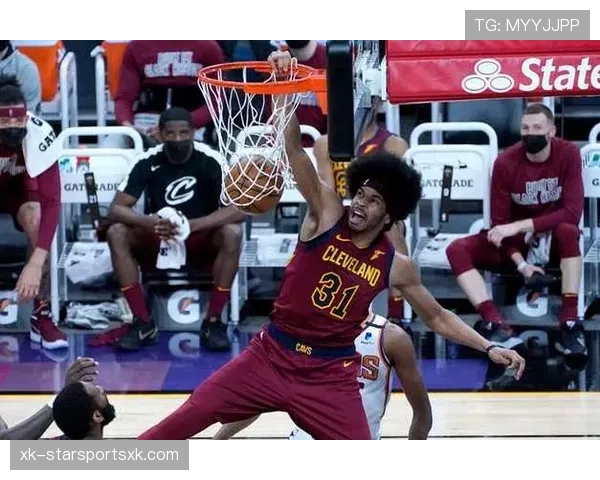 比上季更频繁挡拆换防对持球后卫 罗宾逊护筐提效