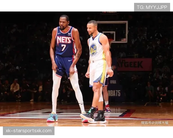 杜兰特这生活跟咱们差十万八千里，光酒柜就能当酒吧了吧？